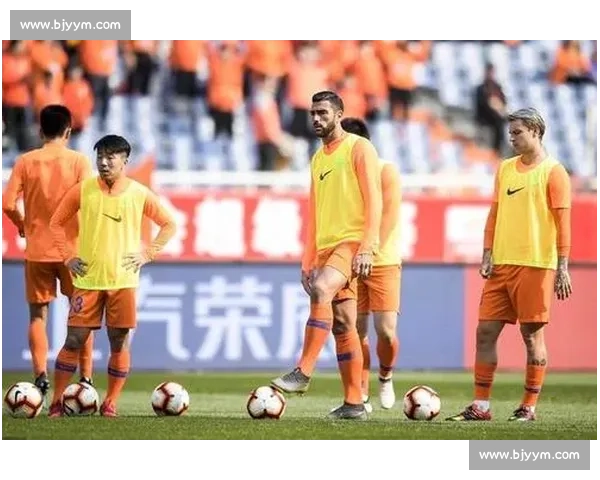 鲁能对阵恒大首发阵容揭晓，两队锋线与中场配置全面解析